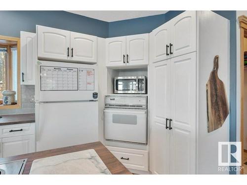 171 51268 Rge Road 204, Rural Strathcona County, AB - Indoor Photo Showing Kitchen