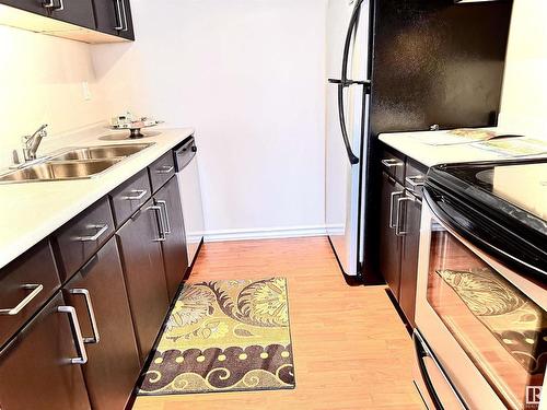 37 8735 165 Street, Edmonton, AB - Indoor Photo Showing Kitchen With Double Sink