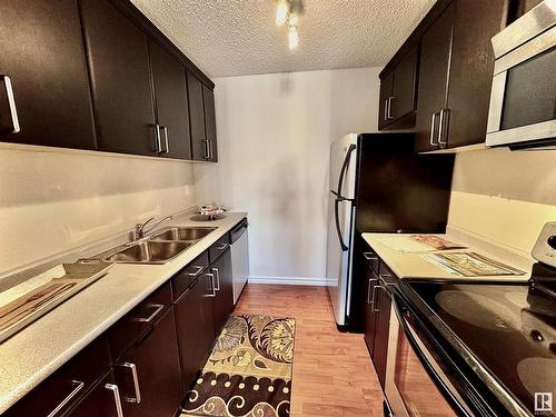 37 8735 165 Street, Edmonton, AB - Indoor Photo Showing Kitchen With Double Sink With Upgraded Kitchen