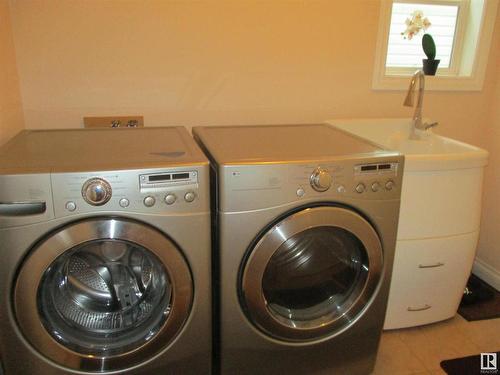 11904 175 Avenue Nw, Edmonton, AB - Indoor Photo Showing Laundry Room