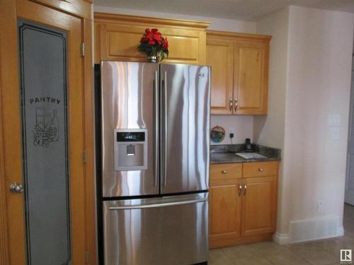 11904 175 Avenue Nw, Edmonton, AB - Indoor Photo Showing Kitchen