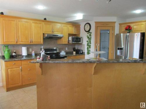 11904 175 Avenue Nw, Edmonton, AB - Indoor Photo Showing Kitchen