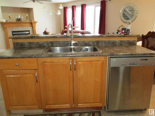 11904 175 Avenue Nw, Edmonton, AB - Indoor Photo Showing Kitchen With Double Sink