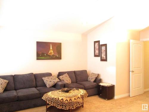 11904 175 Avenue Nw, Edmonton, AB - Indoor Photo Showing Living Room