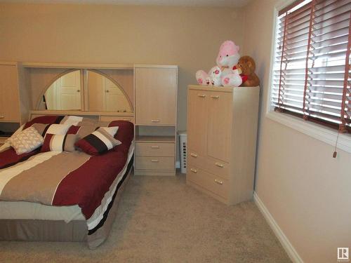 11904 175 Avenue Nw, Edmonton, AB - Indoor Photo Showing Bedroom