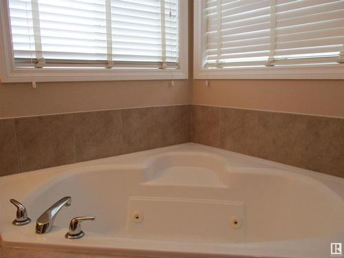 11904 175 Avenue Nw, Edmonton, AB - Indoor Photo Showing Bathroom