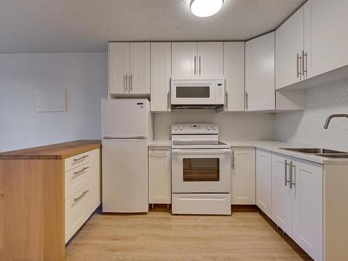 203 11503 100 Avenue, Edmonton, AB - Indoor Photo Showing Kitchen