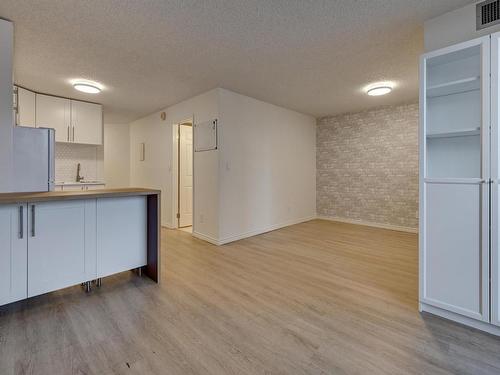 203 11503 100 Avenue, Edmonton, AB - Indoor Photo Showing Kitchen