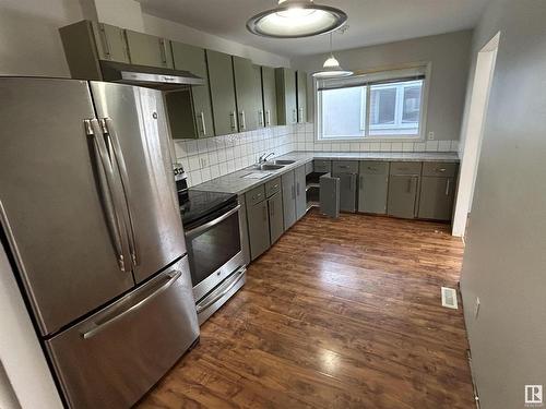 120 Brantford Street, Spruce Grove, AB - Indoor Photo Showing Kitchen With Double Sink