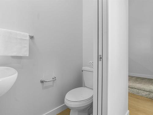 4736 Cawsey Terrace, Edmonton, AB - Indoor Photo Showing Bathroom