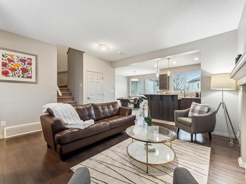 3420 Abbott Way, Edmonton, AB - Indoor Photo Showing Living Room