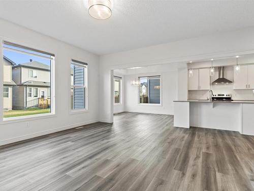 1635 16 St, Edmonton, AB - Indoor Photo Showing Other Room