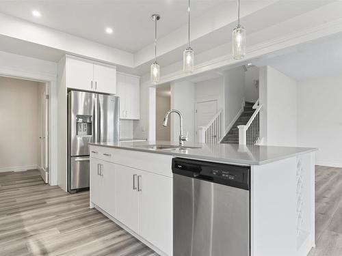 1635 16 St, Edmonton, AB - Indoor Photo Showing Kitchen With Double Sink With Upgraded Kitchen