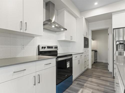 1635 16 St, Edmonton, AB - Indoor Photo Showing Kitchen With Upgraded Kitchen