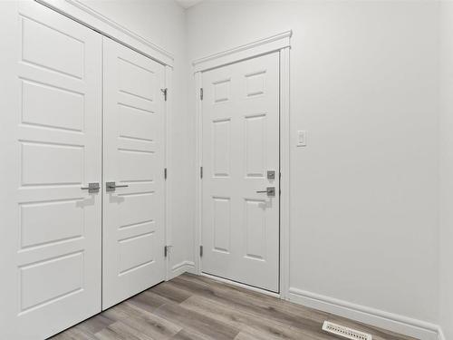 1635 16 St, Edmonton, AB - Indoor Photo Showing Other Room