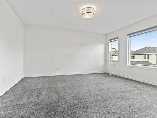 1635 16 St, Edmonton, AB - Indoor Photo Showing Other Room