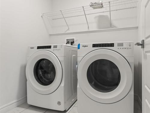 1635 16 St, Edmonton, AB - Indoor Photo Showing Laundry Room