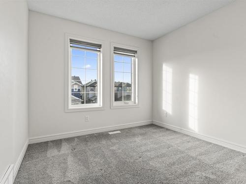 1635 16 St, Edmonton, AB - Indoor Photo Showing Other Room