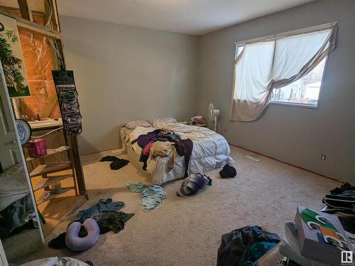 525 5 Street, Rural Lac Ste. Anne County, AB - Indoor Photo Showing Bedroom