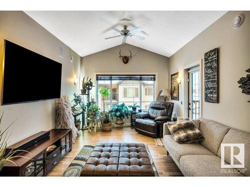 34 2565 Hanna Crescent, Edmonton, AB - Indoor Photo Showing Living Room