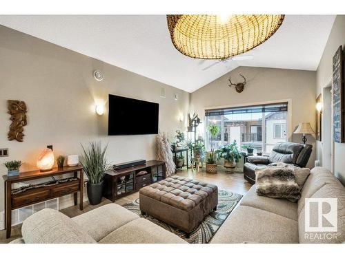 34 2565 Hanna Crescent, Edmonton, AB - Indoor Photo Showing Living Room