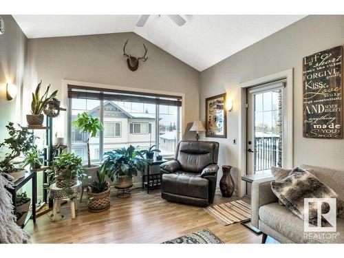 34 2565 Hanna Crescent, Edmonton, AB - Indoor Photo Showing Living Room