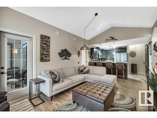 34 2565 Hanna Crescent, Edmonton, AB - Indoor Photo Showing Living Room