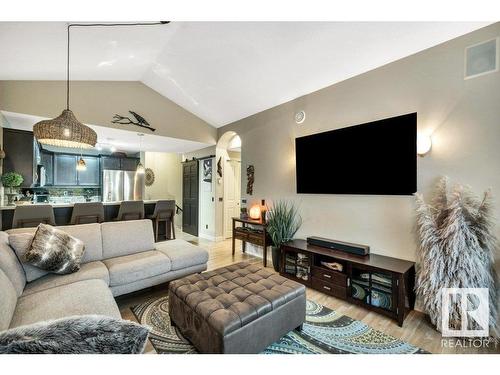 34 2565 Hanna Crescent, Edmonton, AB - Indoor Photo Showing Living Room