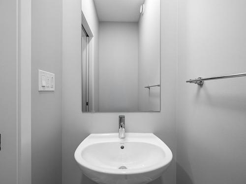 100 Kingsbury Circle, Spruce Grove, AB - Indoor Photo Showing Bathroom