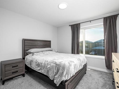 100 Kingsbury Circle, Spruce Grove, AB - Indoor Photo Showing Bedroom