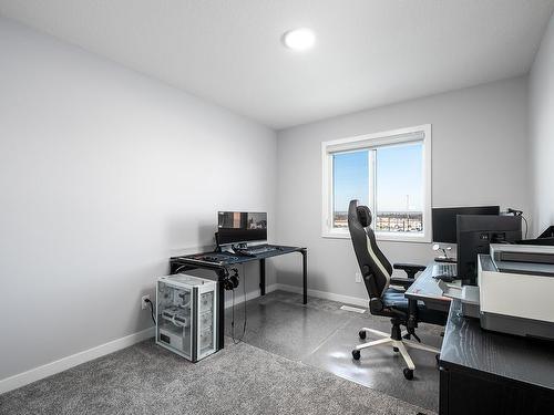 100 Kingsbury Circle, Spruce Grove, AB - Indoor Photo Showing Office