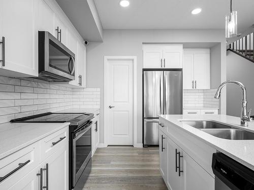 100 Kingsbury Circle, Spruce Grove, AB - Indoor Photo Showing Kitchen With Double Sink With Upgraded Kitchen