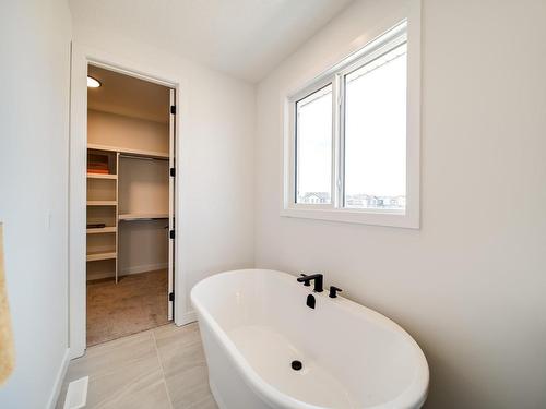 18 Newbury Circle, Sherwood Park, AB - Indoor Photo Showing Bathroom