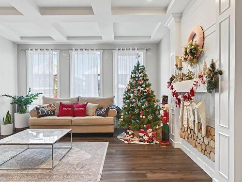 5715 Allbright Court, Edmonton, AB - Indoor Photo Showing Living Room