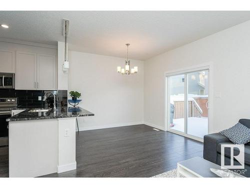 9162 Cooper Crescent, Edmonton, AB - Indoor Photo Showing Kitchen