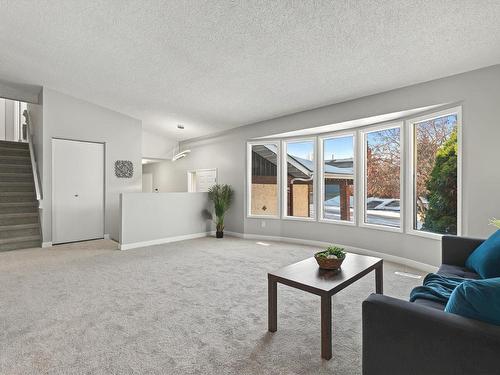 6247 187 Street, Edmonton, AB - Indoor Photo Showing Living Room