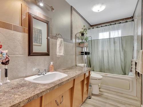 5009 47 Ave, Thorsby, AB - Indoor Photo Showing Bathroom