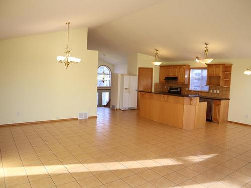 16002 67A Street Nw, Edmonton, AB - Indoor Photo Showing Kitchen