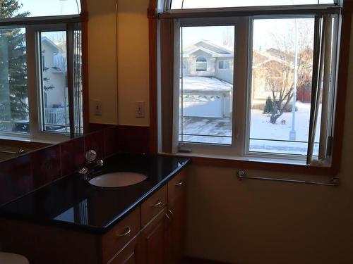 16002 67A Street Nw, Edmonton, AB - Indoor Photo Showing Bathroom