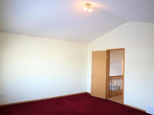 16002 67A Street Nw, Edmonton, AB - Indoor Photo Showing Other Room