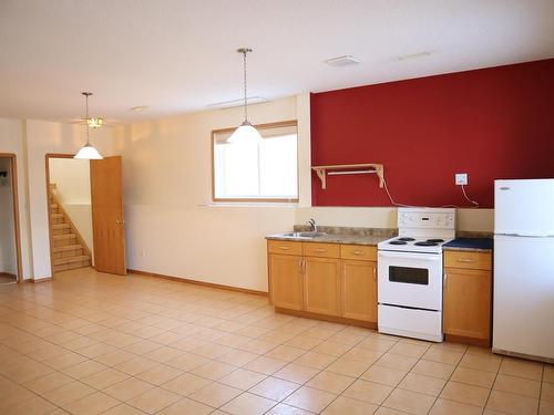 16002 67A Street Nw, Edmonton, AB - Indoor Photo Showing Kitchen