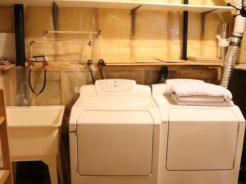 16002 67A Street Nw, Edmonton, AB - Indoor Photo Showing Laundry Room