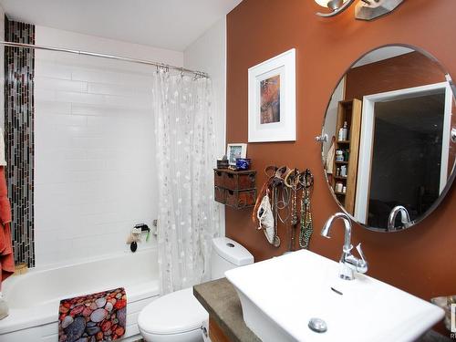 7917 178 Street, Edmonton, AB - Indoor Photo Showing Bathroom