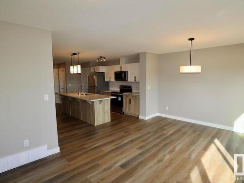 Upper 9357 Pear Link Link, Edmonton, AB - Indoor Photo Showing Kitchen