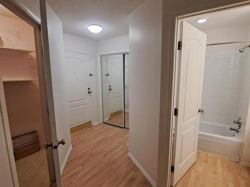 103 10810 86 Avenue, Edmonton, AB - Indoor