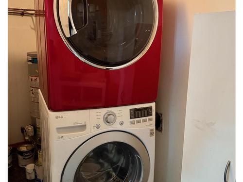 15742 110B Avenue, Edmonton, AB - Indoor Photo Showing Laundry Room