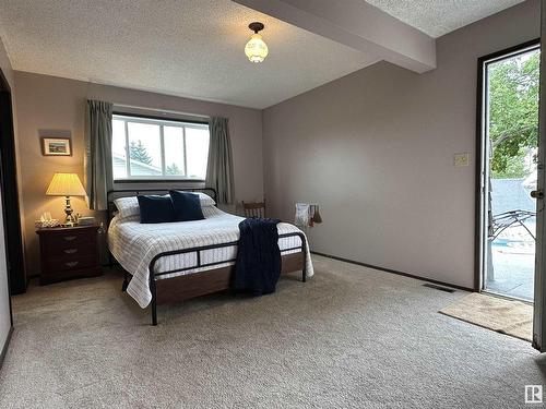 4417 Lakeshore Drive, Bonnyville Town, AB - Indoor Photo Showing Bedroom