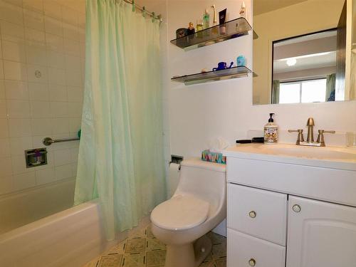 4417 Lakeshore Drive, Bonnyville Town, AB - Indoor Photo Showing Bathroom