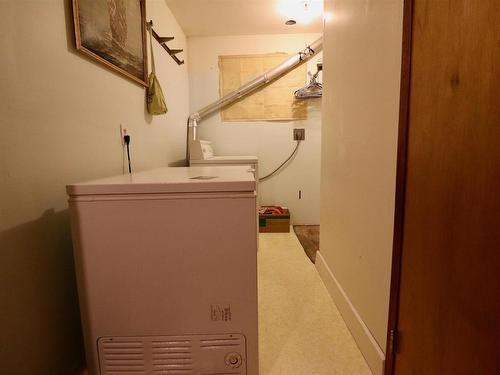 4417 Lakeshore Drive, Bonnyville Town, AB - Indoor Photo Showing Laundry Room