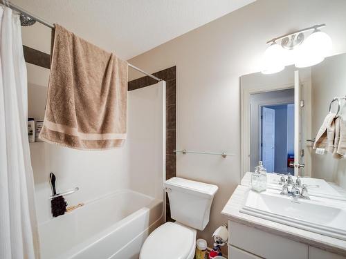 616 42 Avenue Nw, Edmonton, AB - Indoor Photo Showing Bathroom